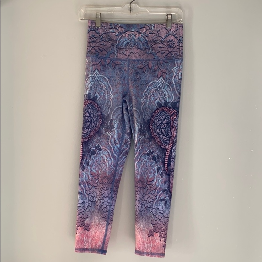High-waisted Cropped Yoga Leggings with design